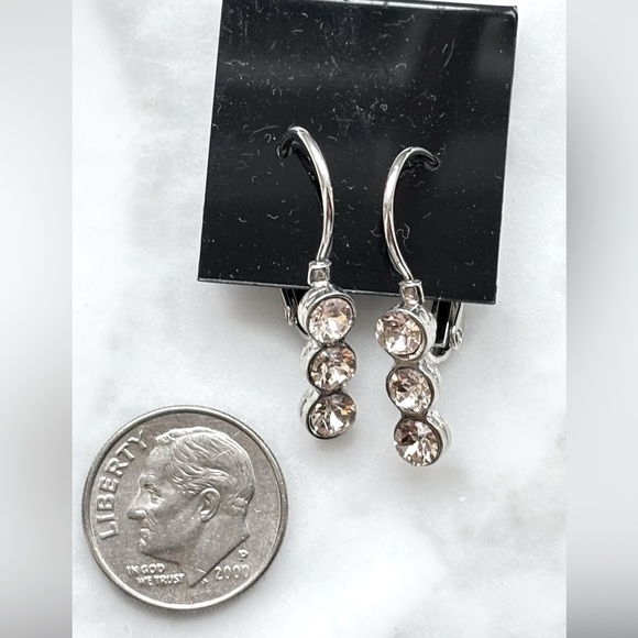 Sabika-Inspired Swarovski Clear Earrings - NWT - Picture 5 of 5